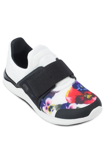 Trenia����������B�ʾc�B�k�c�B�cALDOTrenia����������B�ʾcNT$3,980NT$1,800�̷s���