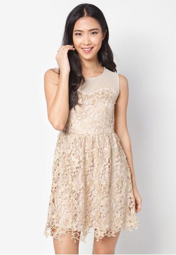 蕾絲鉤花寬擺洋裝、服飾、洋裝COVEQLondon蕾絲鉤花寬擺洋裝NT$1,749最新優惠 蕾絲鉤花寬擺洋裝、服飾、洋裝COVEQLondon蕾絲鉤花寬擺洋裝NT$1,749最新優惠