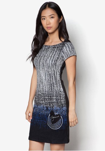Lorean印花拼接短袖連身裙、服飾、派對洋裝DesigualLorean印花拼接短袖連身裙NT$4,580最新折價