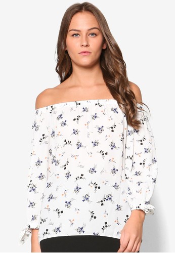 花卉平口長袖T-shirt、服飾、上衣DorothyPerkins花卉平口長袖上衣NT$1,600最新折價