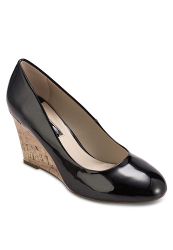Chloe'漆皮楔形鞋、女鞋、鞋DorothyPerkinsChloe'漆皮楔形鞋NT$1,680最新優惠