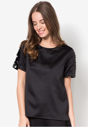閃飾拼接短袖T-shirt、服飾、上衣DressingPaula閃飾拼接短袖上衣NT$949最新折價