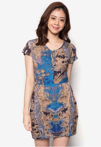 繫帶圓領印花連身裙、服飾、服飾fblock繫帶圓領印花連身裙NT$399最新優惠 繫帶圓領印花連身裙、服飾、服飾fblock繫帶圓領印花連身裙NT$399最新折價
