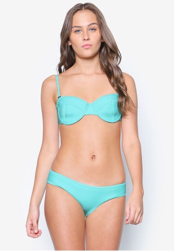 Azure鋼圈平口比基尼套裝、服飾、泳褲及沙灘造型MalibuBeachwearAzure鋼圈平口比基尼套裝NT$1,349最新優惠 Azure鋼圈平口比基尼套裝、服飾、泳褲及沙灘造型MalibuBeachwearAzure鋼圈平口比基尼套裝NT$1,349最新折價