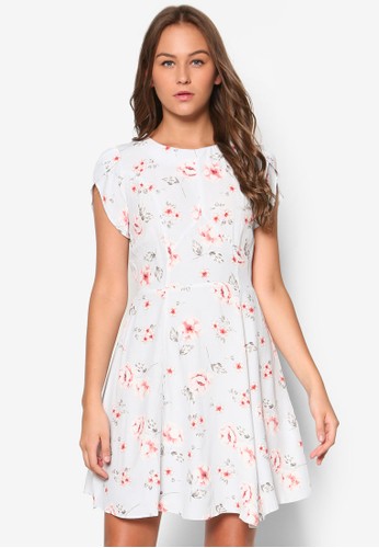 Petite茶花連身裙、服飾、洋裝MissSelfridgePetite茶花連身裙NT$2,430最新優惠 Petite茶花連身裙、服飾、洋裝MissSelfridgePetite茶花連身裙NT$2,430最新折價