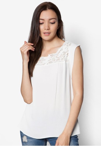 蕾絲鉤花無袖T-shirt、服飾、上衣Nichii蕾絲鉤花無袖上衣NT$749最新折價