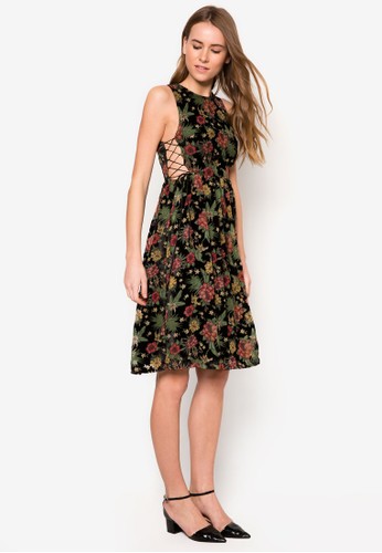 碎花繫帶連身裙、服飾、服飾TOPSHOP碎花繫帶連身裙NT$3,790NT$2,009最新優惠 碎花繫帶連身裙、服飾、服飾TOPSHOP碎花繫帶連身裙NT$3,790NT$2,009最新折價