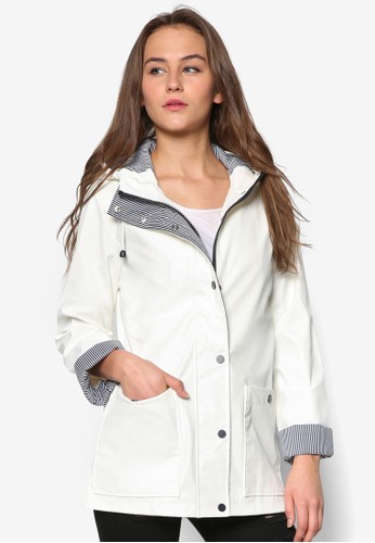 防風連帽雨衣外套、服飾、服飾TOPSHOP防風連帽雨衣外套NT$2,910NT$1,825最新優惠 防風連帽雨衣外套、服飾、服飾TOPSHOP防風連帽雨衣外套NT$2,910NT$1,825最新優惠