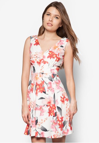 Petite水彩花卉連身裙、服飾、服飾WallisPetite水彩花卉連身裙NT$3,090NT$1,482最新優惠 Petite水彩花卉連身裙、服飾、服飾WallisPetite水彩花卉連身裙NT$3,090NT$1,482最新折價