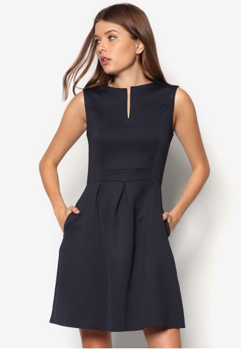 開衩領傘擺連身裙、服飾、正式洋裝ZALORA開衩領傘擺連身裙NT$2,099NT$1,399最新優惠 開衩領傘擺連身裙、服飾、正式洋裝ZALORA開衩領傘擺連身裙NT$2,099NT$1,399最新折價