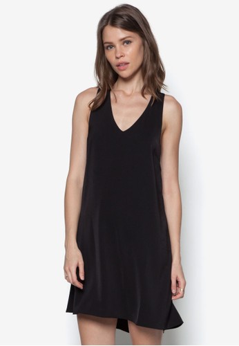 挖背寬鬆連身裙、服飾、洋裝ZALORA挖背寬鬆連身裙NT$999NT$299最新折價