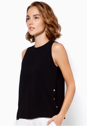 側排鈕無袖上衣、服飾、上衣ZALORA側排鈕無袖上衣NT$699NT$599最新優惠 側排鈕無袖T-shirt、服飾、上衣ZALORA側排鈕無袖上衣NT$699NT$599最新折價