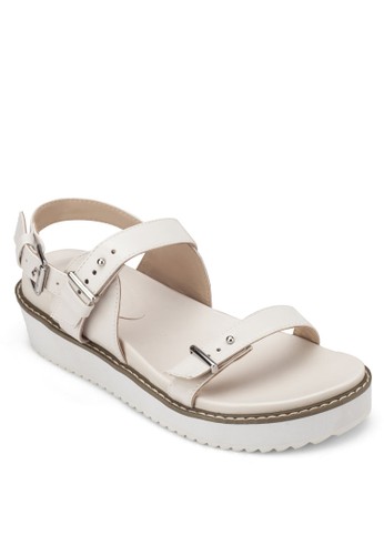 厚底扣環帶繞踝涼鞋、女鞋、涼鞋ZALORA厚底扣環帶繞踝涼鞋NT$1,299NT$1,099最新優惠 厚底扣環帶繞踝涼鞋、女鞋、涼鞋ZALORA厚底扣環帶繞踝涼鞋NT$1,299NT$1,099最新折價