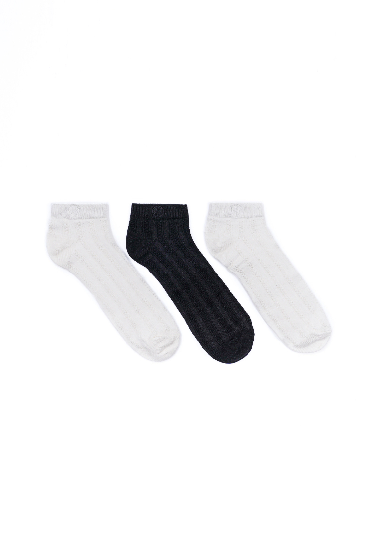1 People Modal Cable-Knit Ankle Socks in 2 White & 1 Black