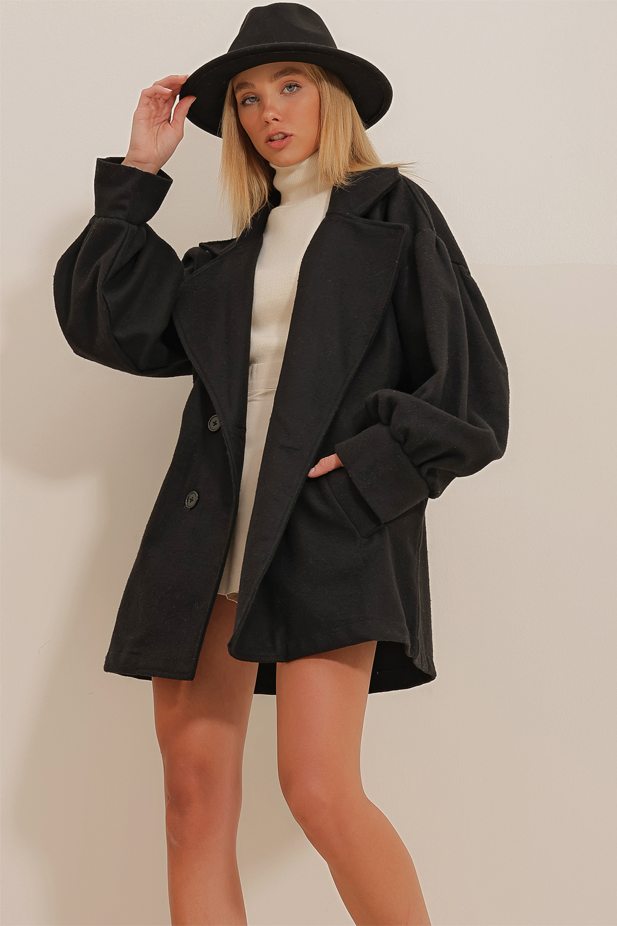 Alacati Black Double Breasted Collar Balloon Sleeve Stamped Coat