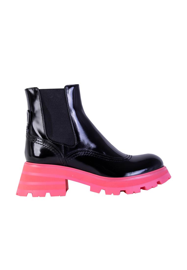 ALEXANDER MCQUEEN Alexander McQueen Black Leather Fluo Pink Sole Chelsea Boots