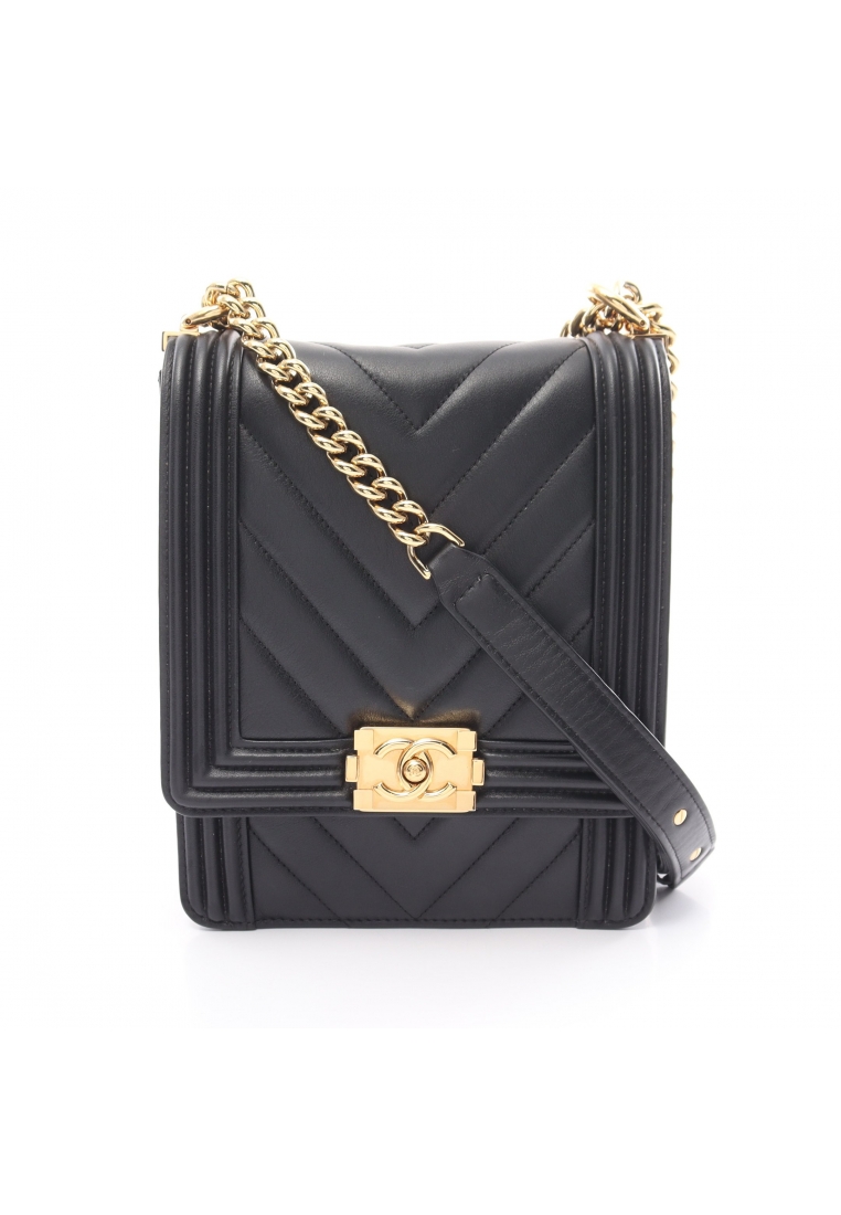 二奢 Pre-loved Chanel boy chanel V-stitch chain shoulder bag lambskin black gold hardware