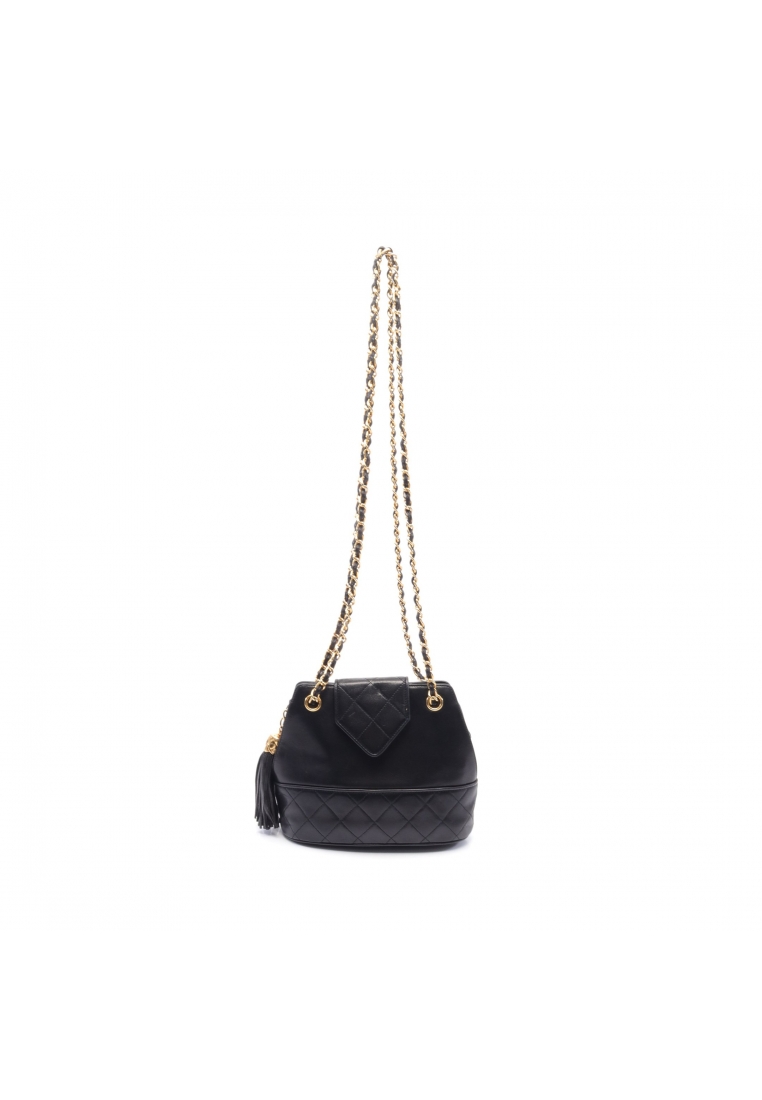 二奢 Pre-loved Chanel matelasse W chain shoulder bag lambskin black gold hardware tassel vintage