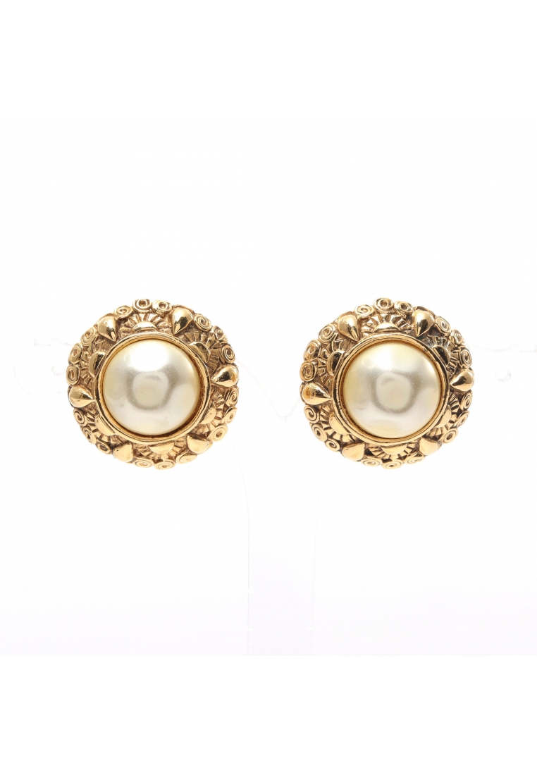 CHANEL 二奢 Pre-loved Chanel earrings GP Fake pearl gold off white vintage