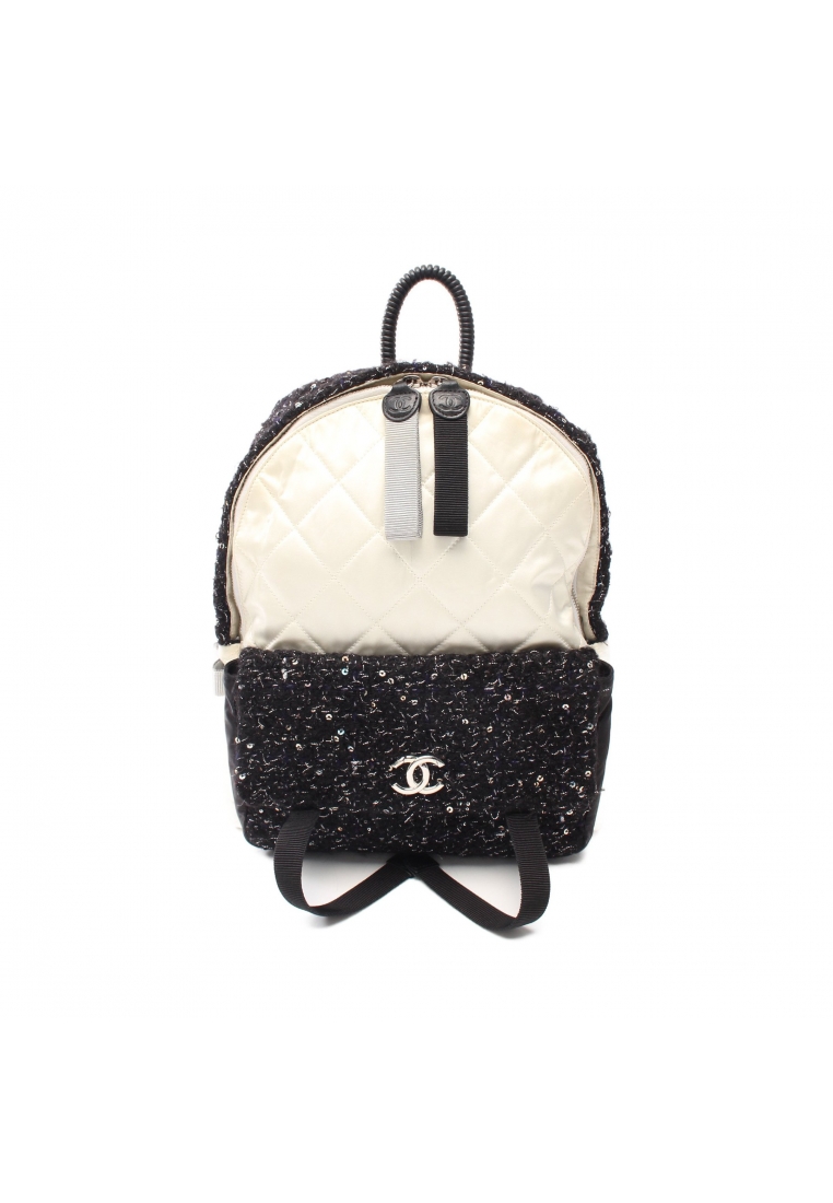 CHANEL 二奢 Pre-loved Chanel matelasse Backpack rucksack Nylon tweed off white black silver hardware sequin