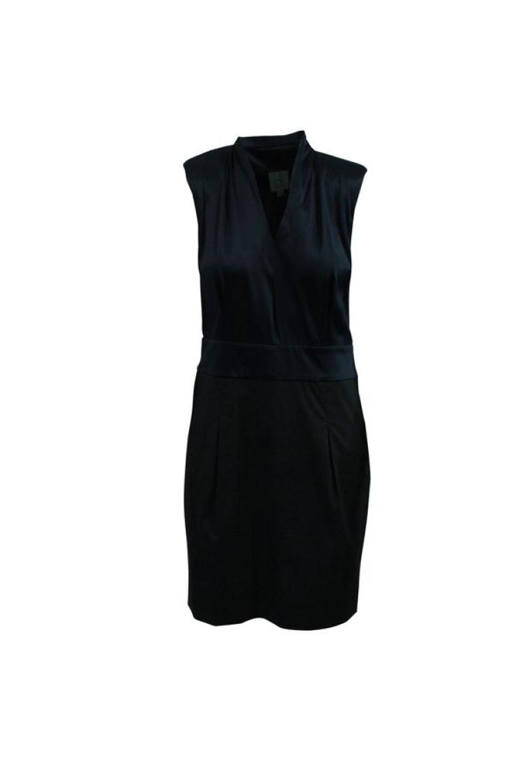 Contemporary Designer 海軍藍色和黑色連衣裙，肩墊