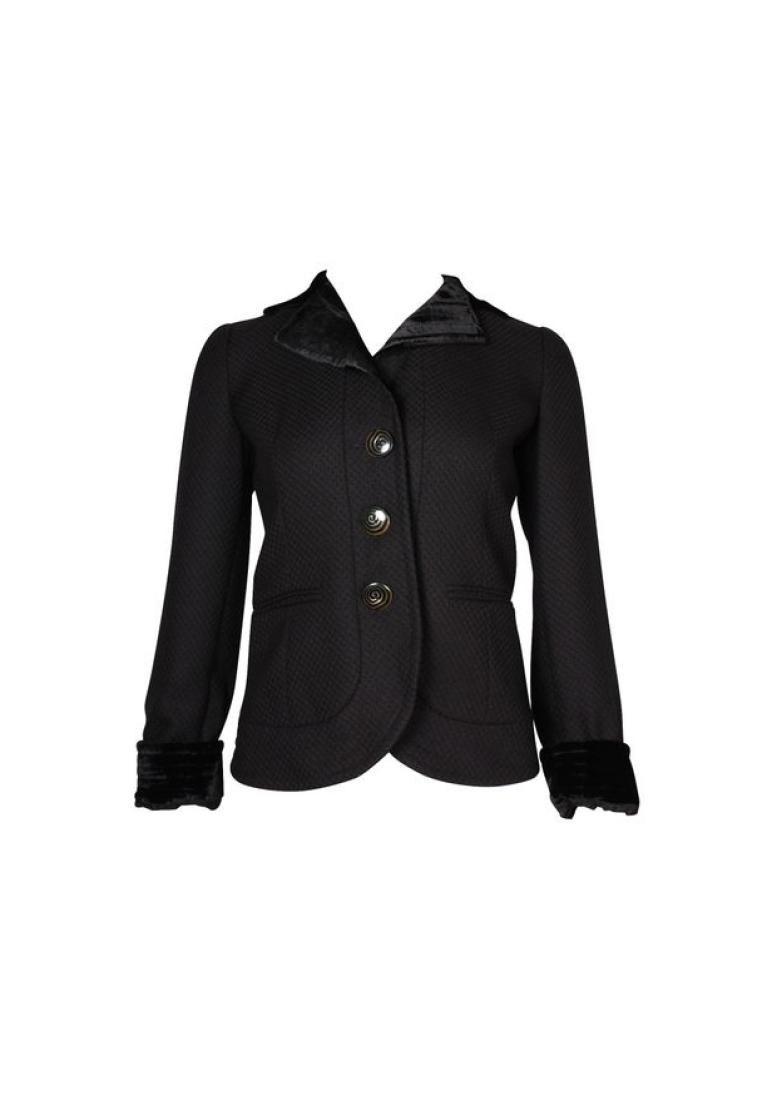 Contemporary Designer Emporio Armani黑色外套配天鵝絨衣領和袖口
