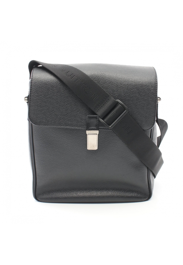 二奢 Pre-loved Louis Vuitton Yaranga taiga Ardoise Shoulder bag leather black