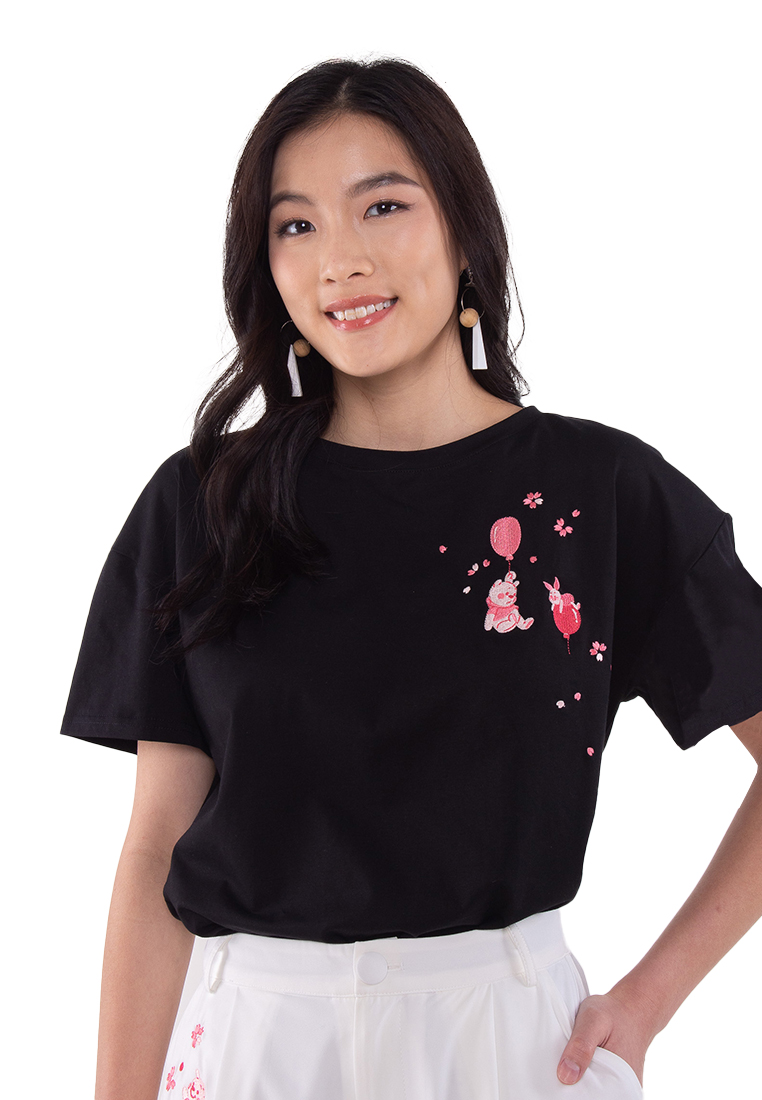 L'zzie DISNEY X LZZIE:WINNIE & PIGLET SAKURA 刺繡 T 恤 - 黑色