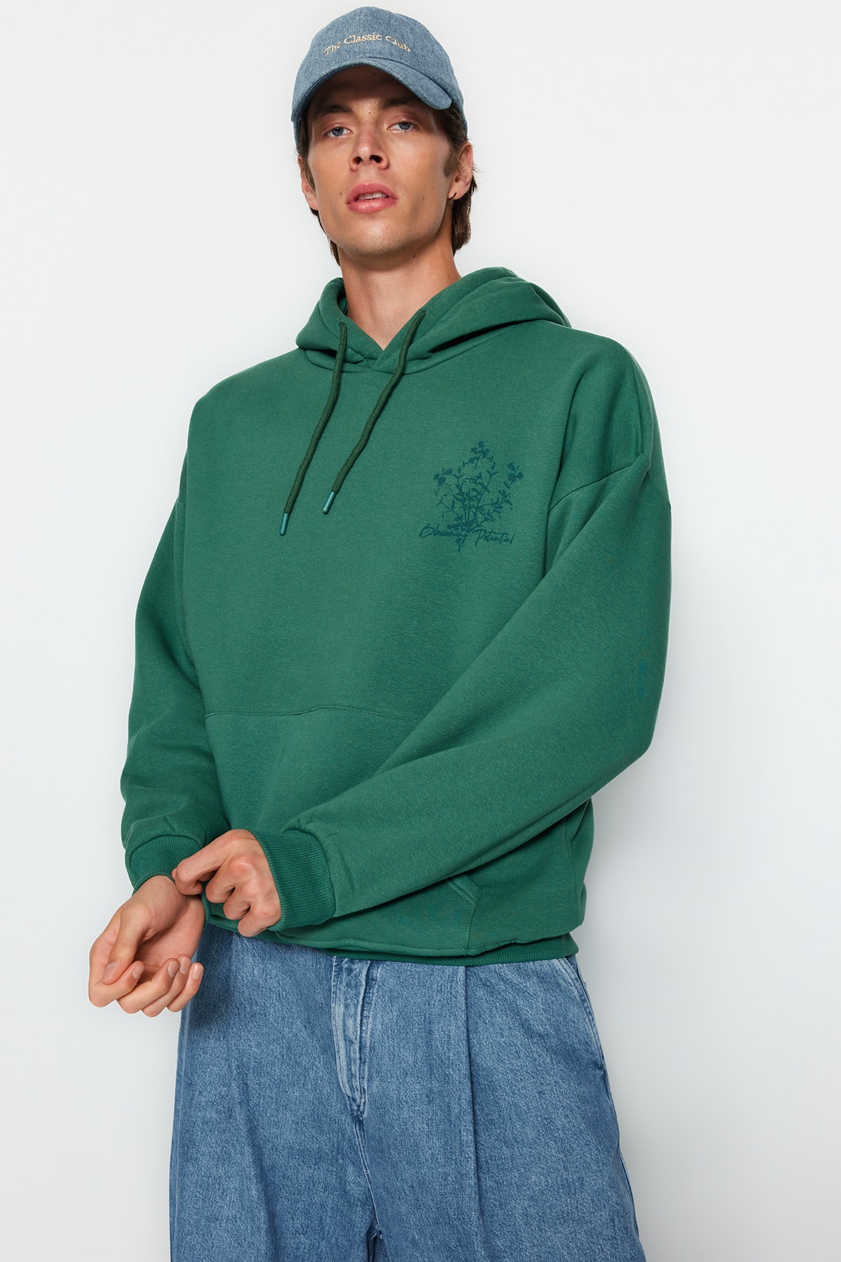 Trendyol Green Men's Oversize/Wide-Cut Hooded Fluffy Floral Printed Fleece Inside Cotton Sweatshirt.