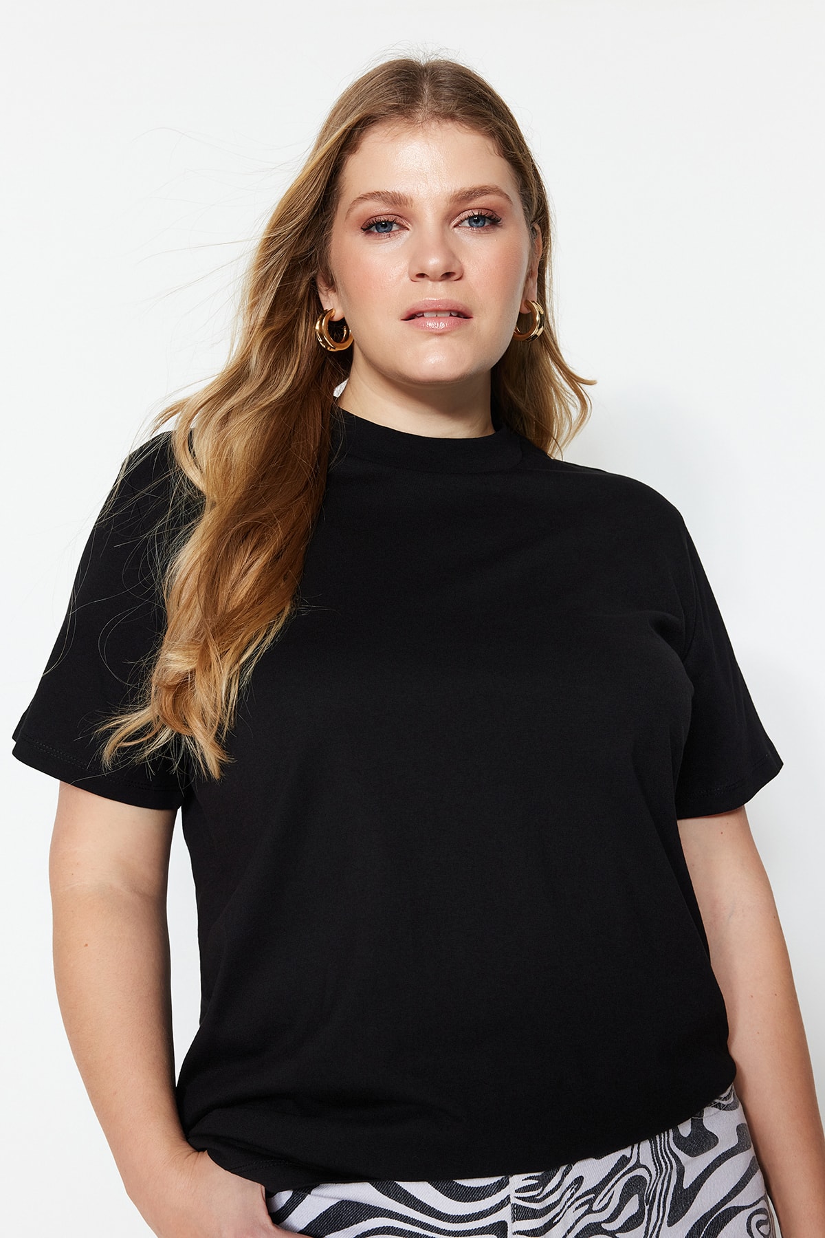 Trendyol Plus Size Black Boyfriend Basic Knitted Knitted Collar T-shirt with Ribbons