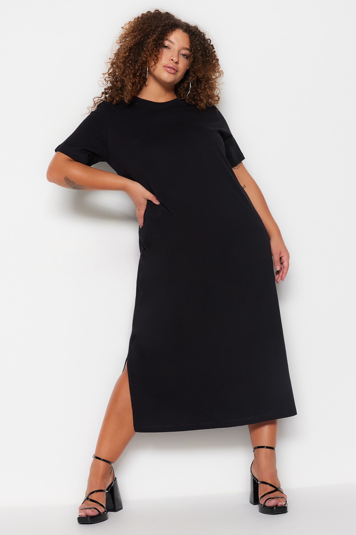 Trendyol Plus Size Black Knitted Crewneck Slit Dress