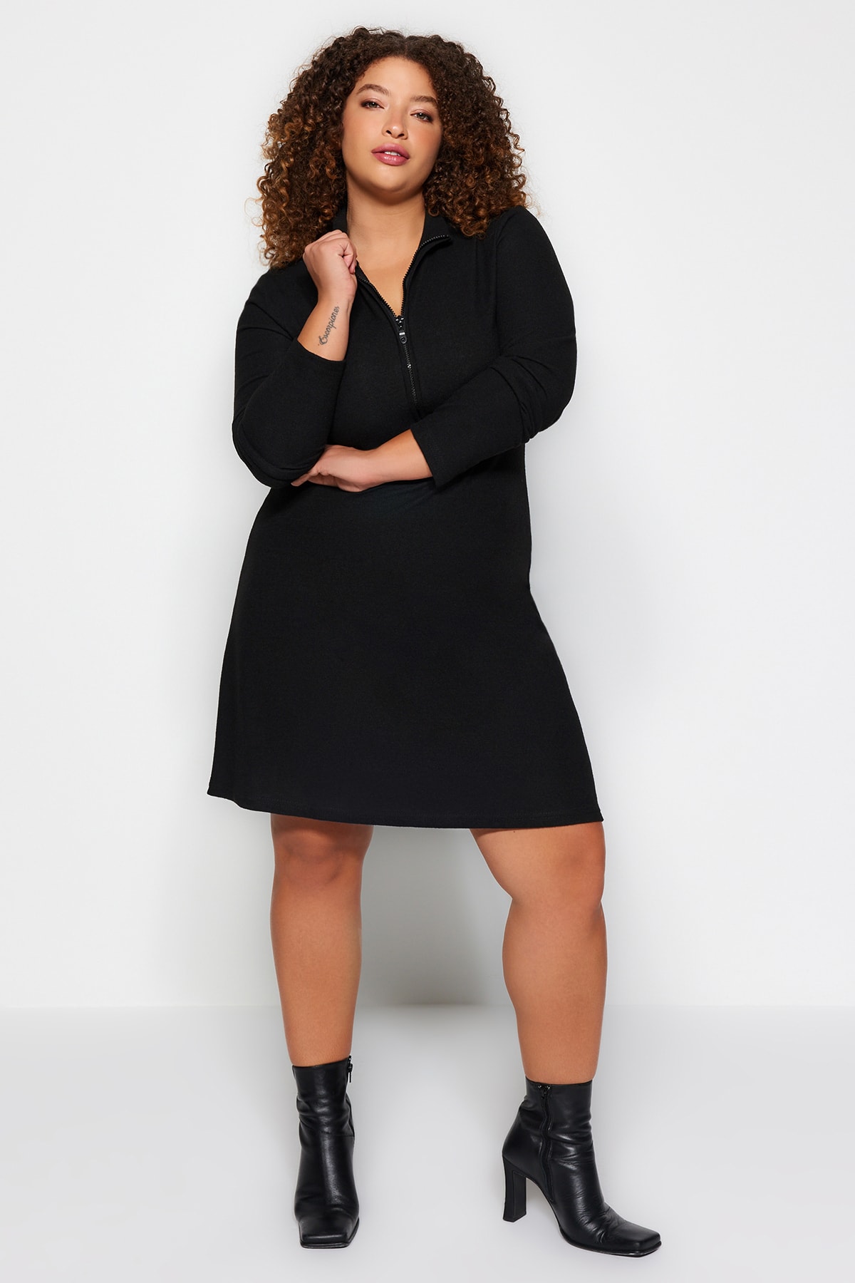 Trendyol Plus Size Black Knitted Dress with Feet.