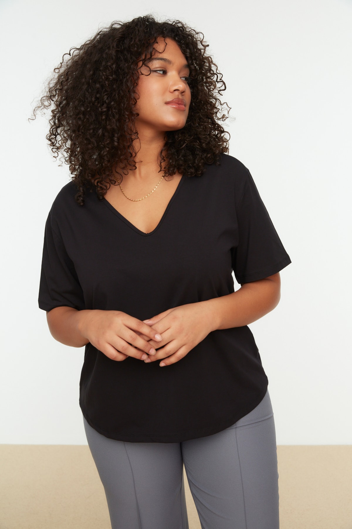 Trendyol Plus Size Black Basic Knitted V-Neck T-Shirt
