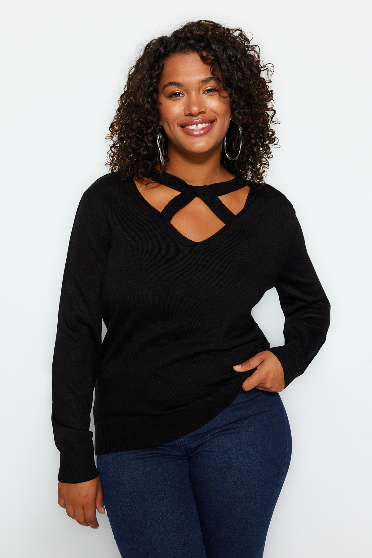 Trendyol Plus Size Black Window/Cut Out Detailed Knitwear Sweater