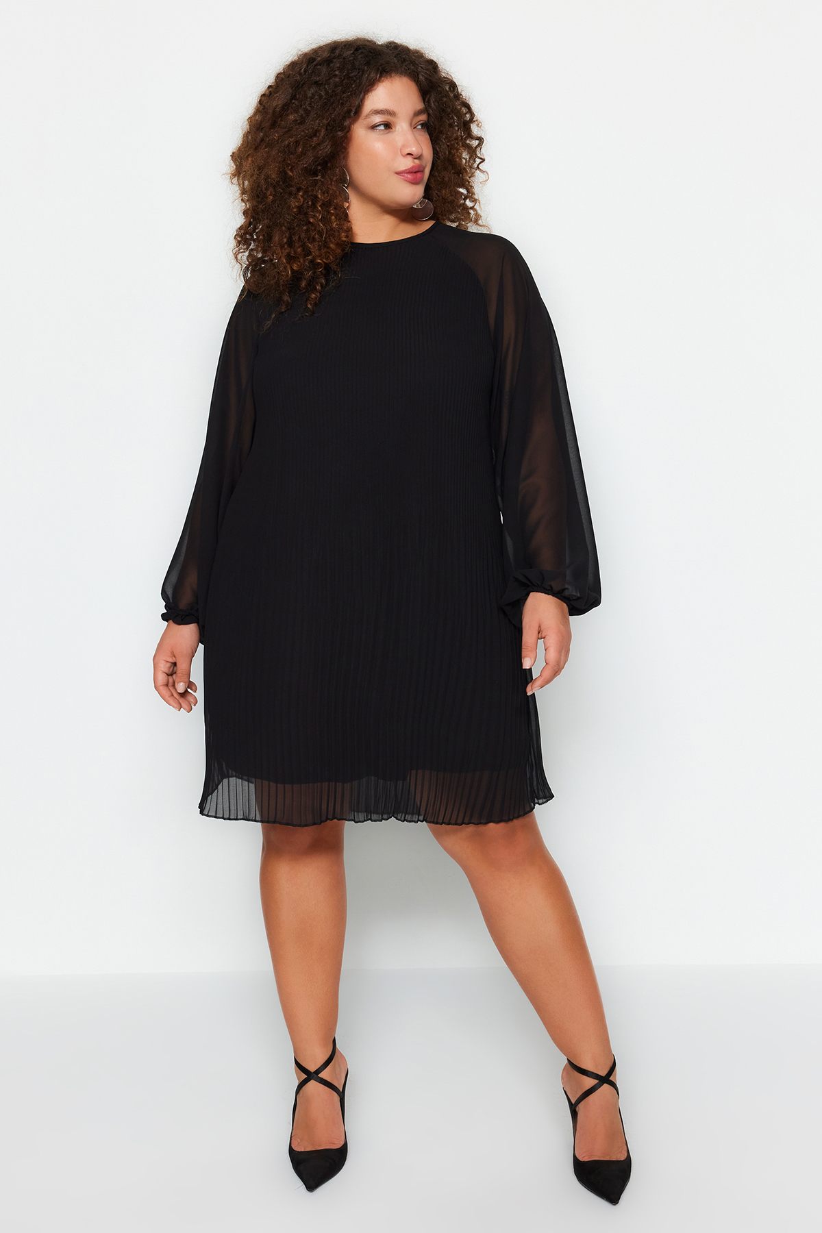 Trendyol Plus Size Black Straight Cut/Shift Mini Woven Dress
