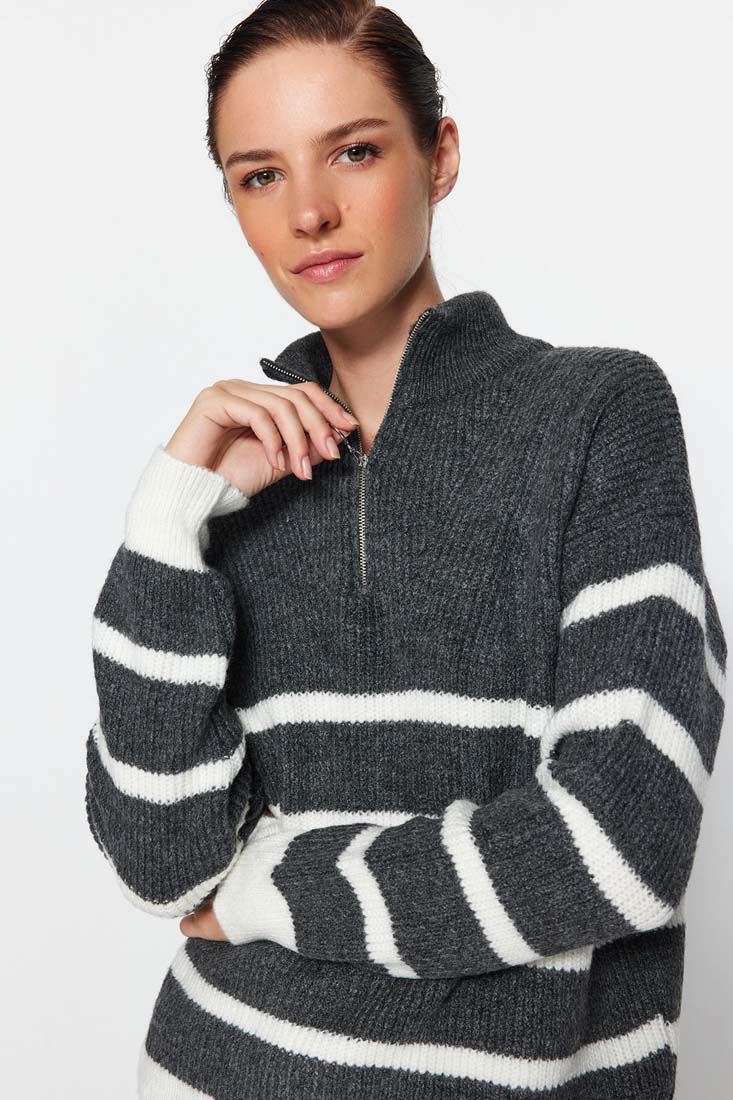 Trendyol Soft Textured Zip-up Knit Sweater
