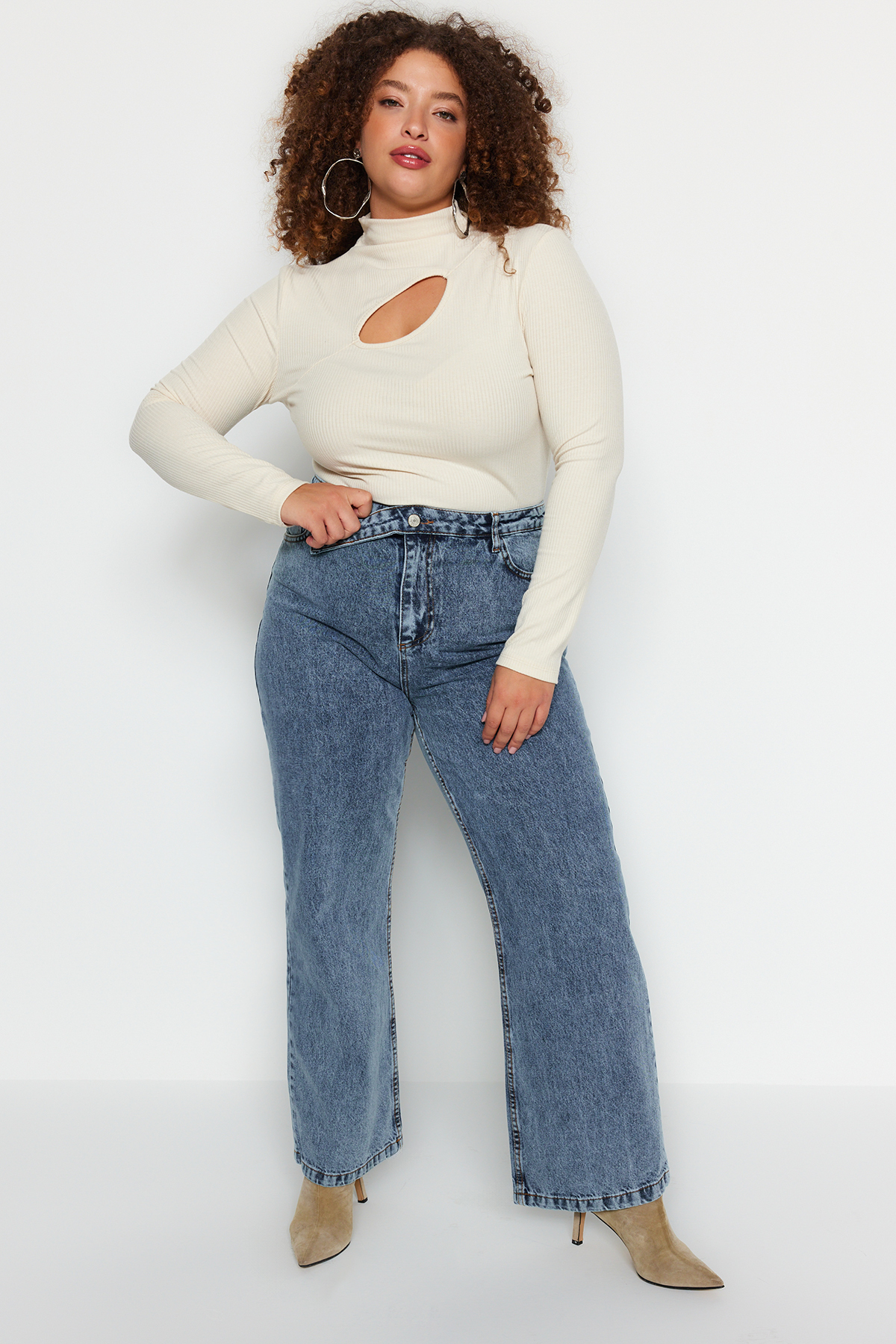 Trendyol Plus Size Blue Wide-Cut Jeans