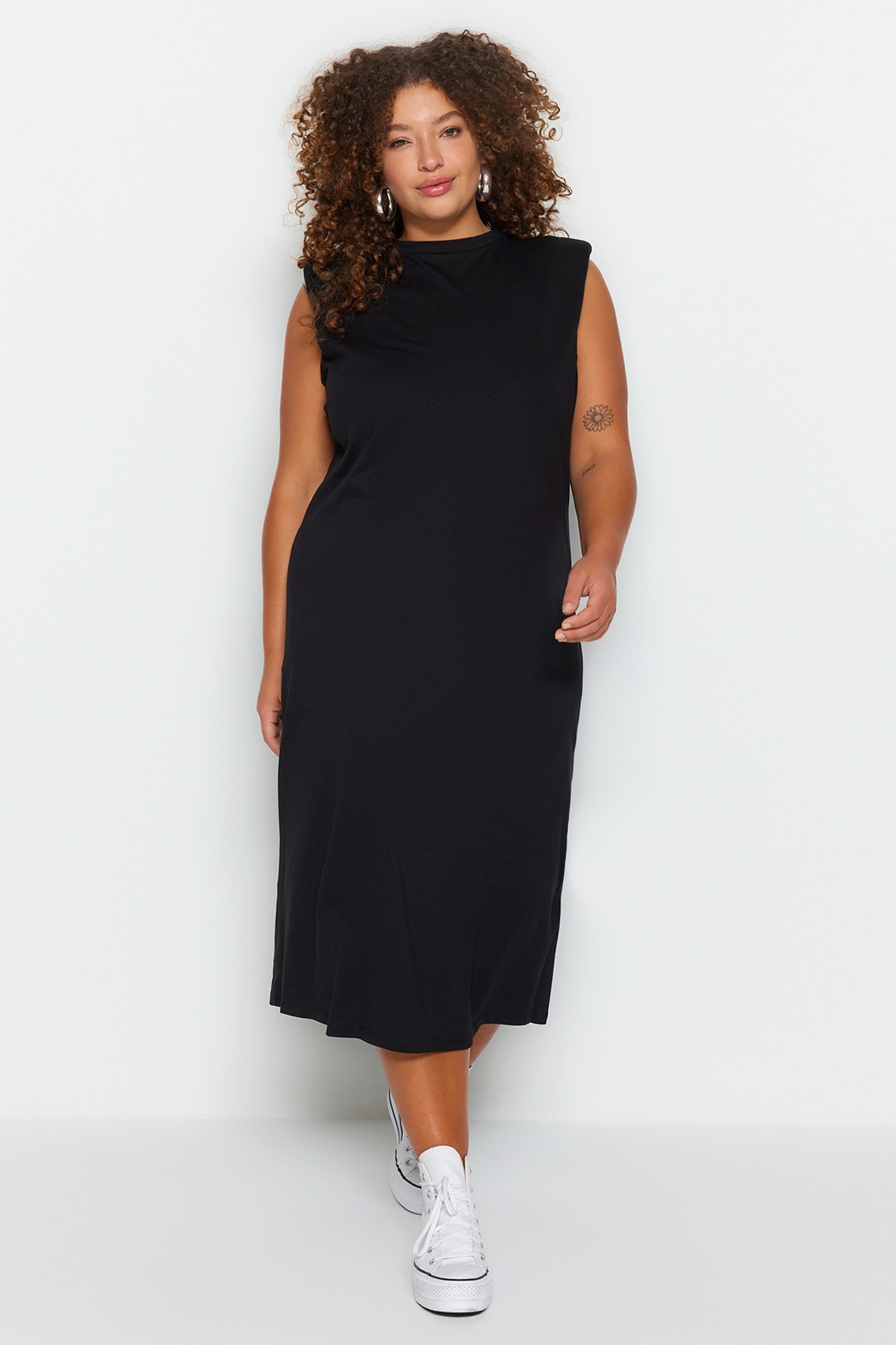 Trendyol Plus Size Black Knitted Crewneck Padded Knitted Dress