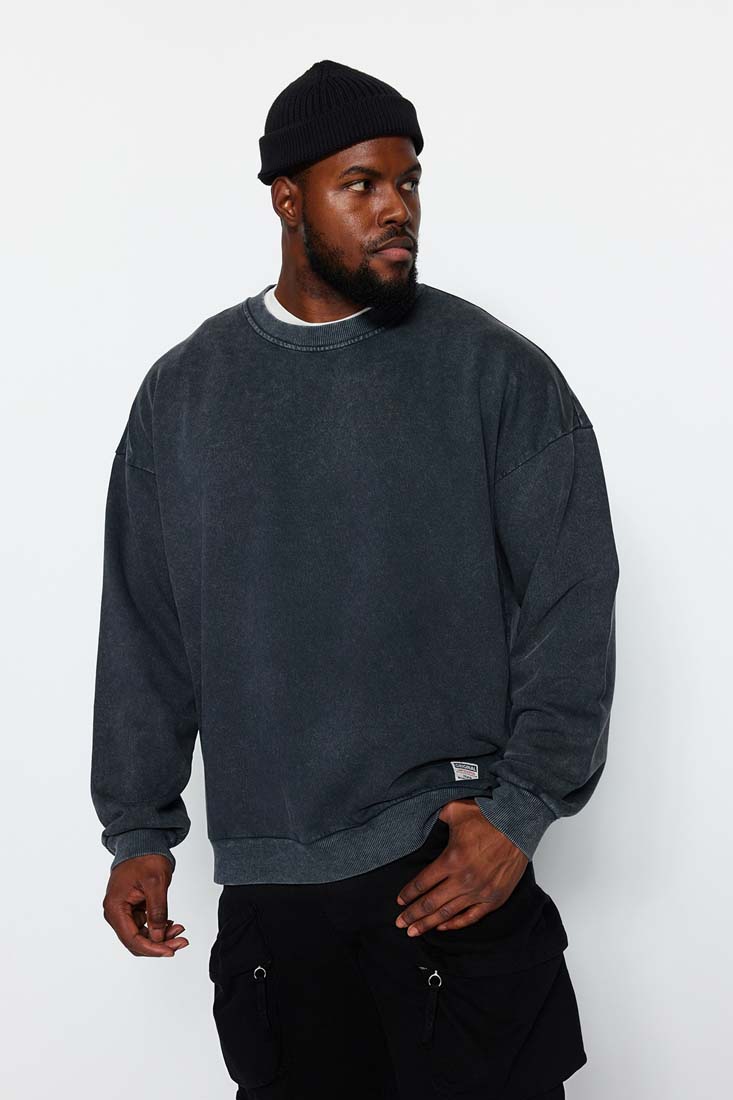 Trendyol Limited Edition Anthracite Men's Relaxed/Comfortable fit, Anti-aging 100% Cotton with Label Sweatshirt.