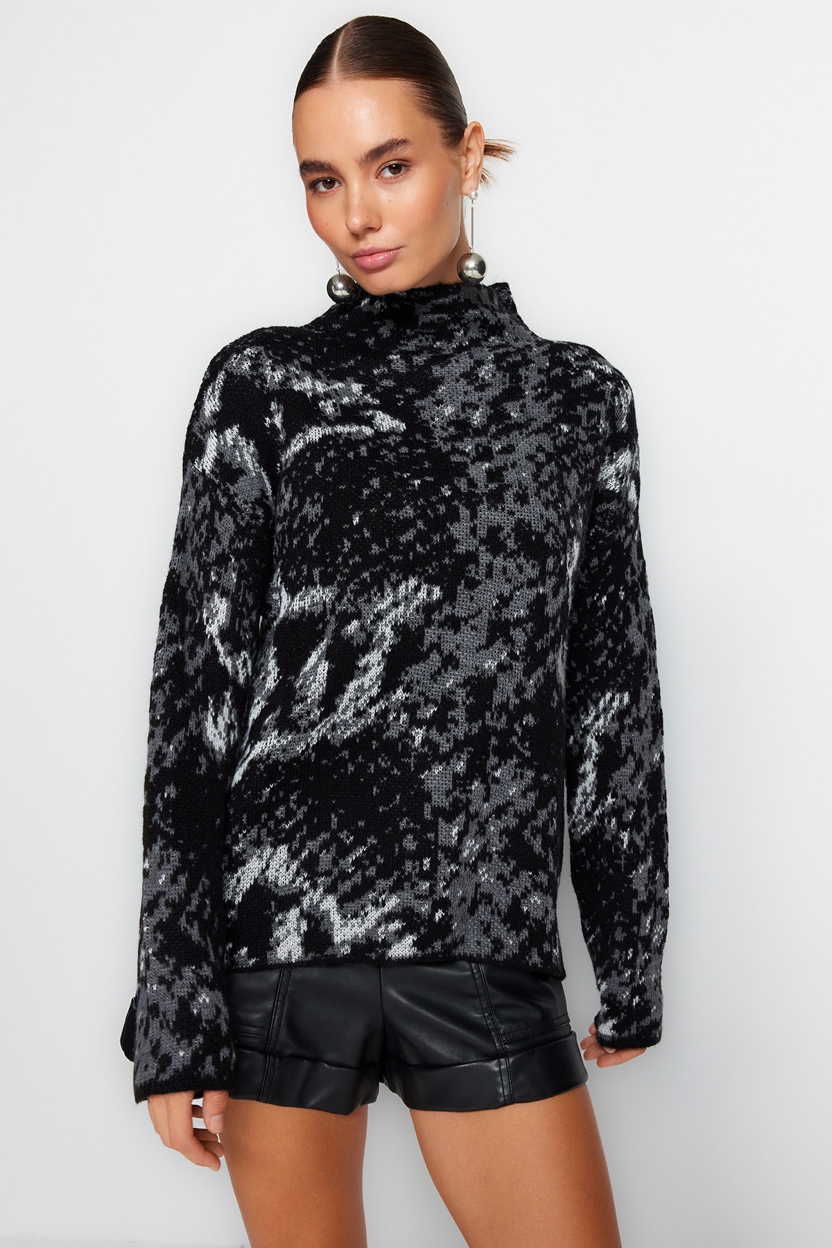Trendyol Patterned Stand-Up Collar Sweater
