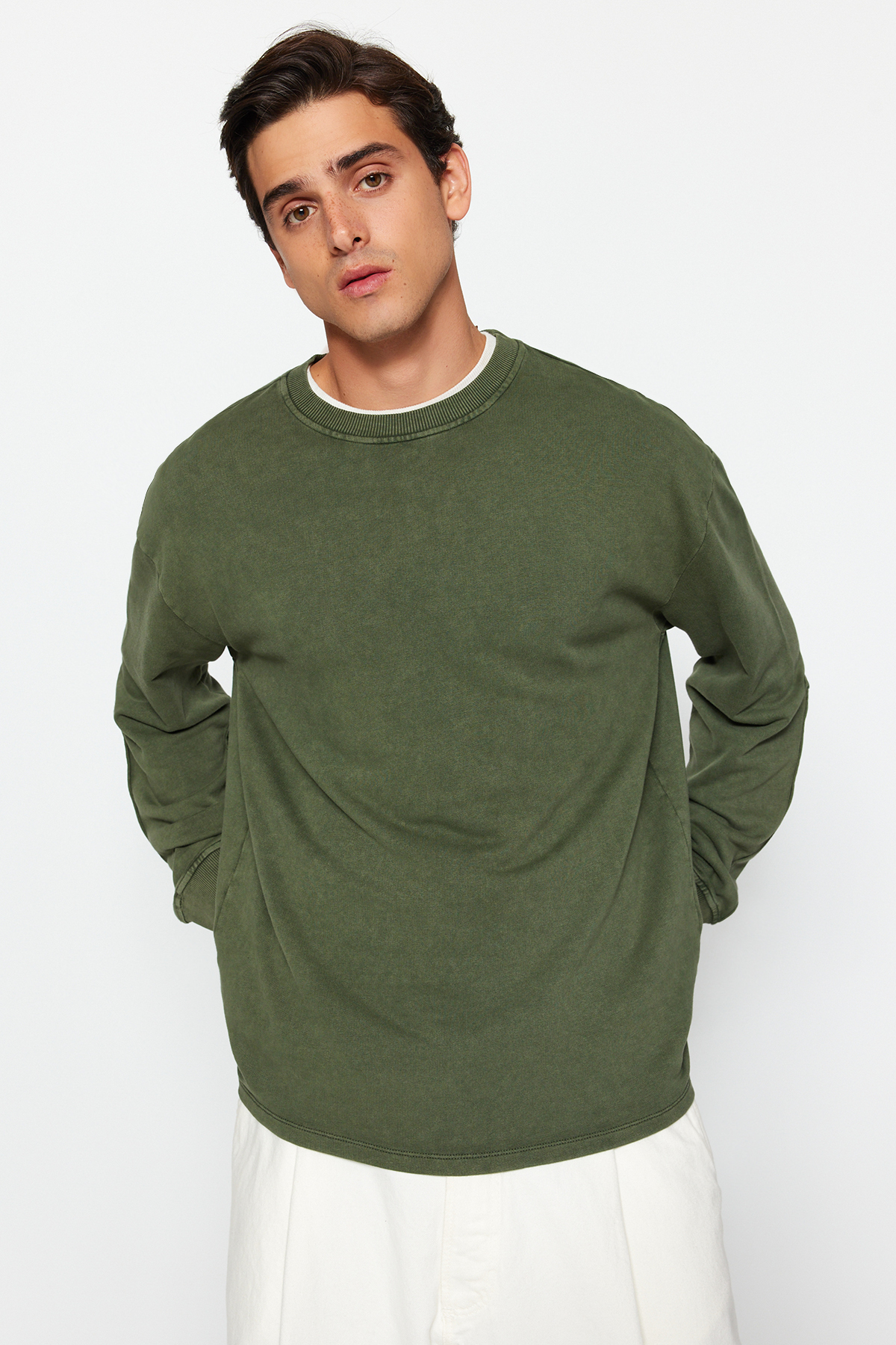 Trendyol Limited Edition Men's Relaxed/Comfortable fit, age-worn/faded effect 100% Cotton with Labels Thick Sweatshirt.