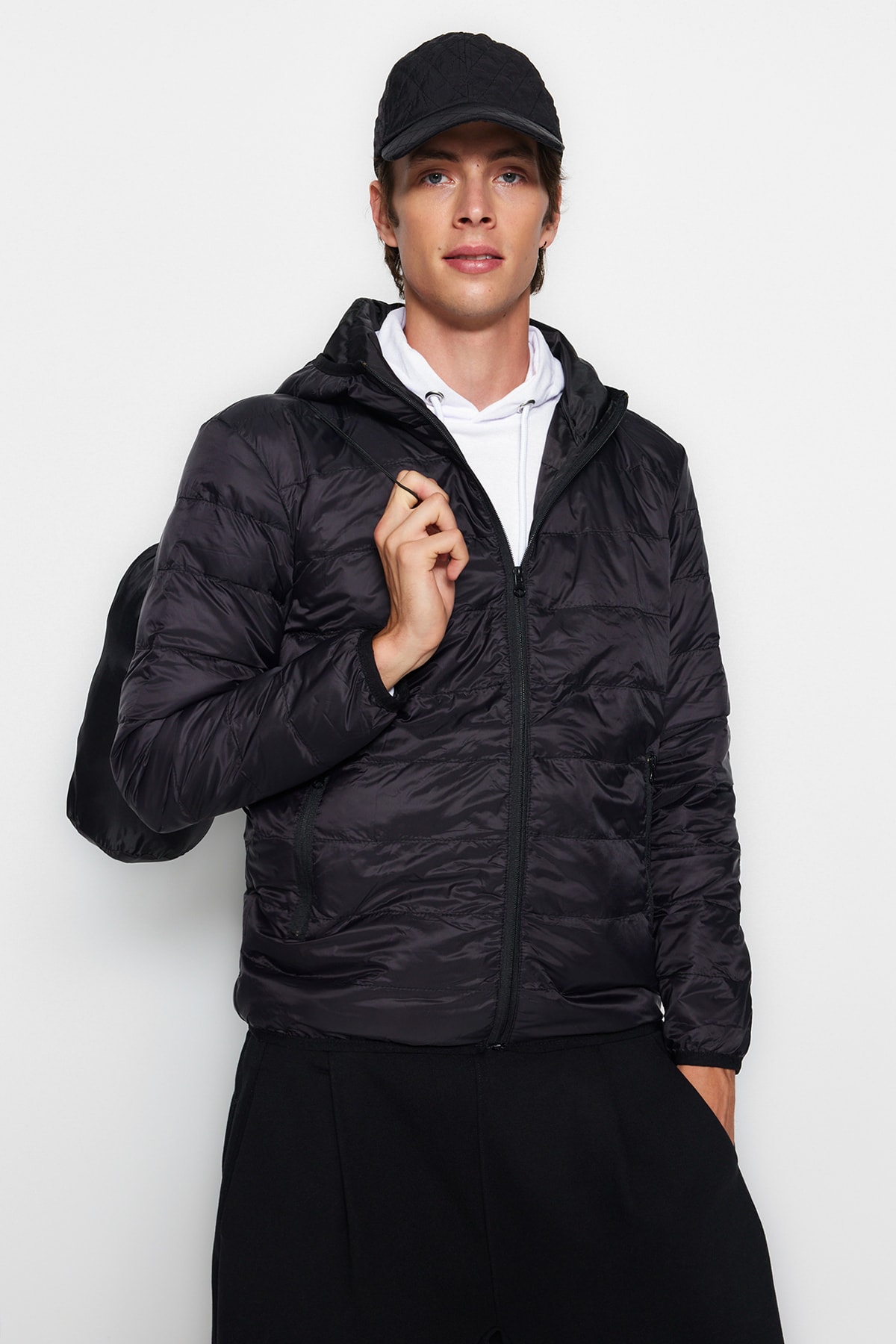 Trendyol Black Men's Regular Fit, Water/Wind Resistant Lightweight Down Jacket with Portable Bag