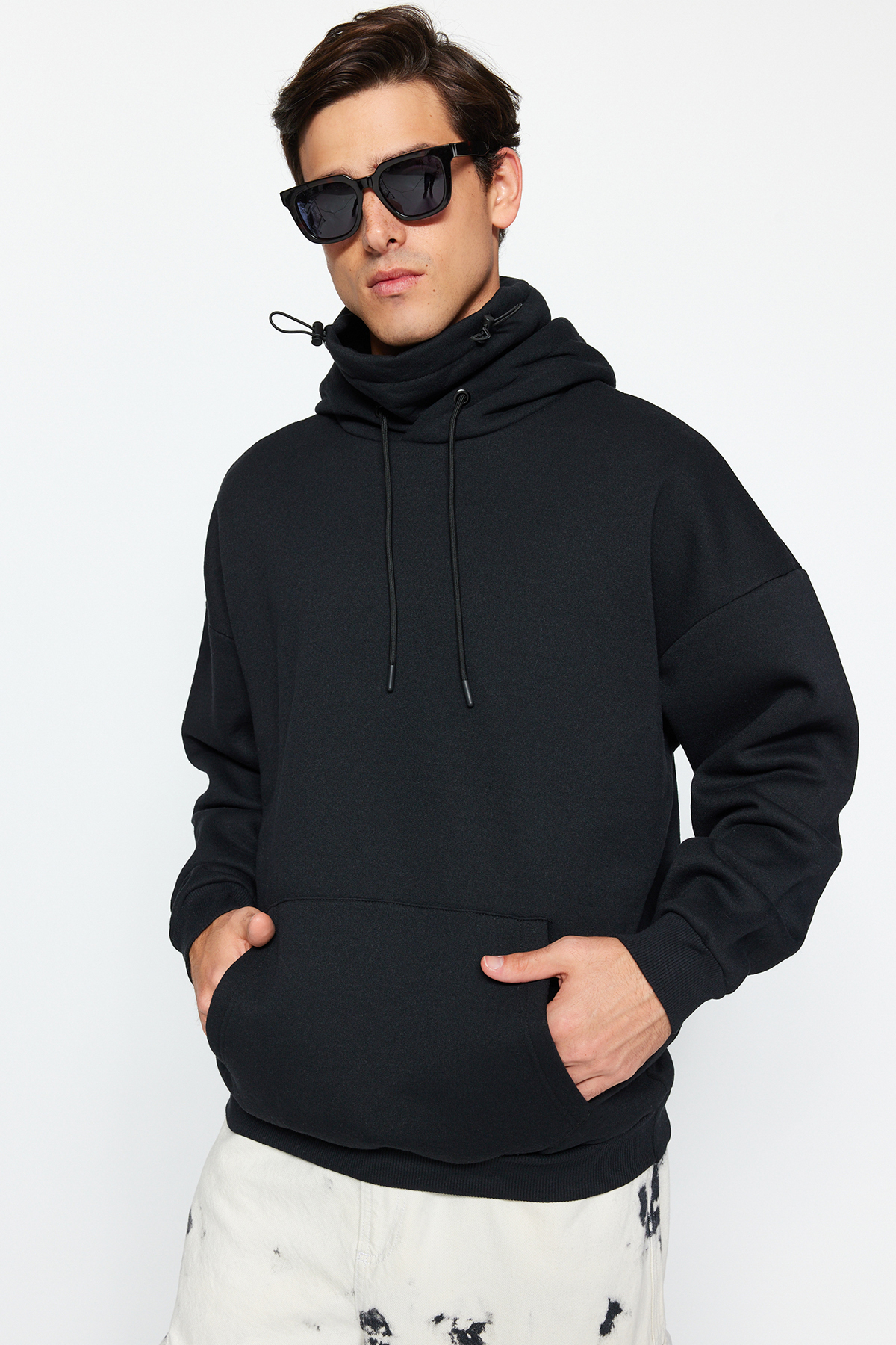 Trendyol Men's Black Oversize/Wide-Fit Collar Detail Plain Cotton Sweatshirt