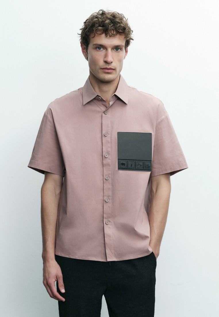Urban Revivo 男裝休閒風圖案貼布寬鬆短袖薄開襟襯衫