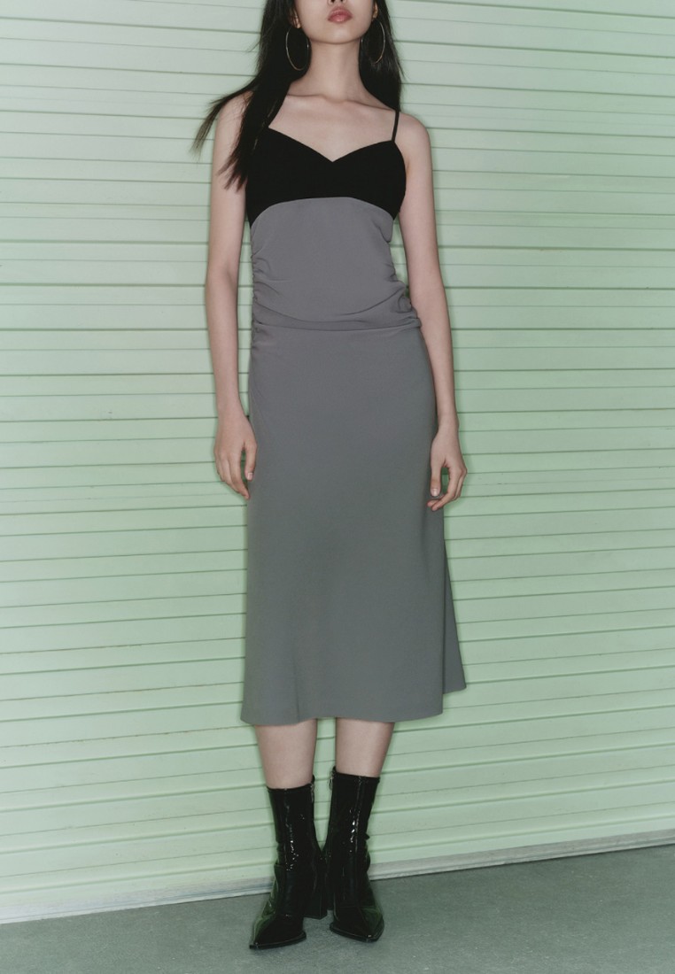 Urban Revivo Contrast Sleeveless V-Neck A-Line Dress