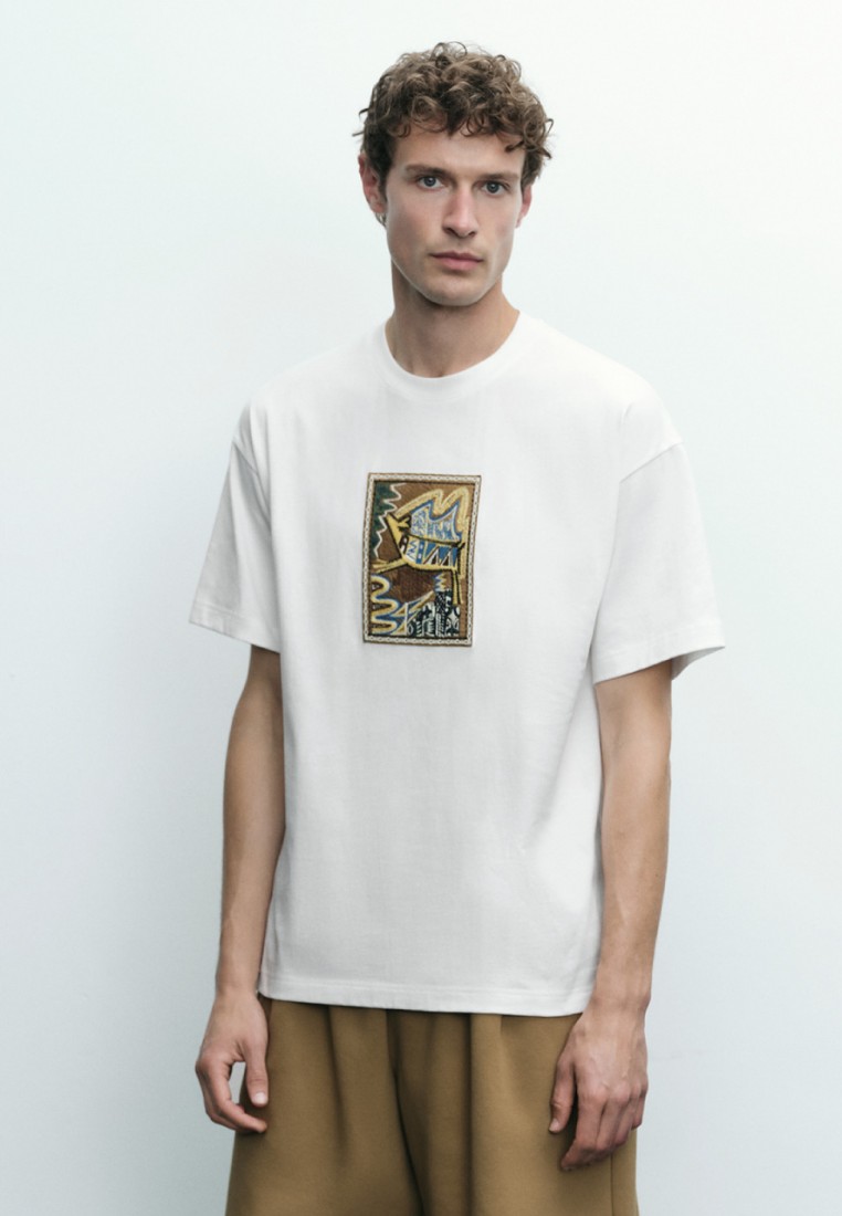Urban Revivo 男裝森系部落風圖案貼布章棉質寬鬆T恤