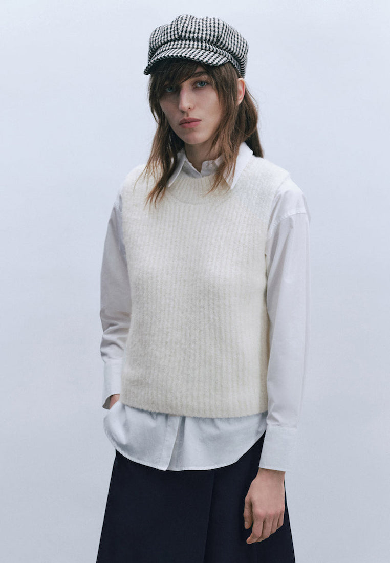 Urban Revivo Soft Fuzzy Sweater Vest